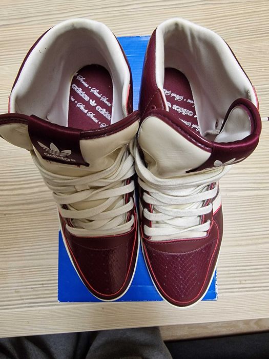 Ghete  Adidas originale noi.