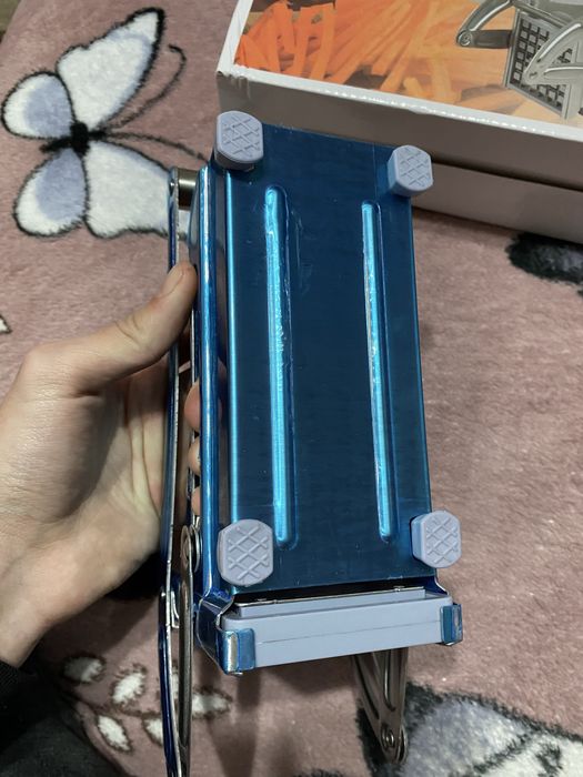 Aparat pentru taiat cartofi pai