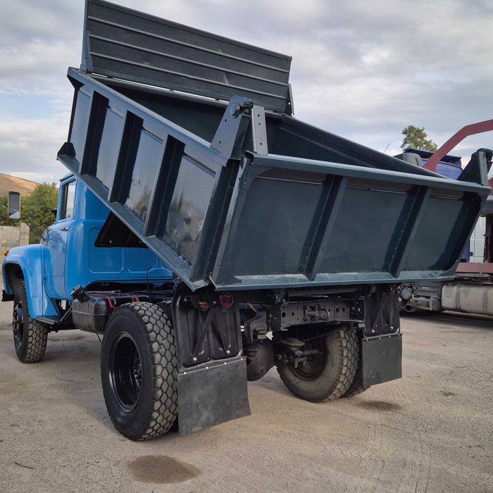 Зил-коротыш самосвал