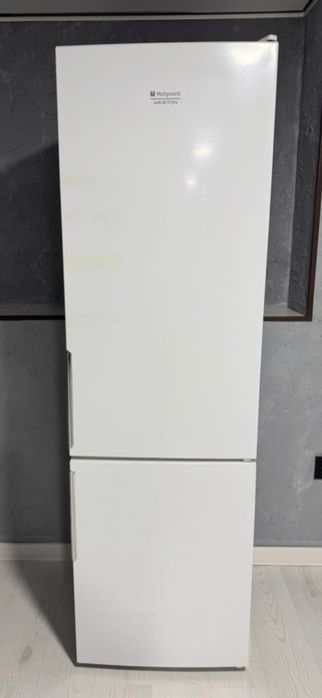 Холодильник HOTPOINT-ARISTON новый