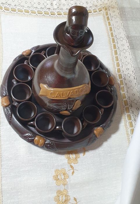 Serviciu complet Calvados din ceramică veche
