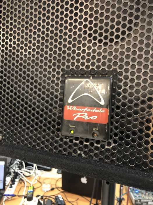 Активные колонки (Великобритания) и микшер пульт