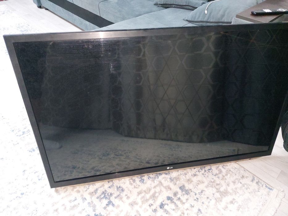 Продам телевизор марка LG