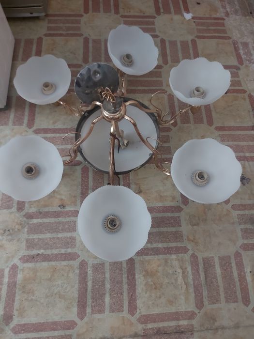 Продам потолочный люстру