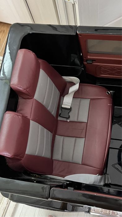 Продам машину детскую