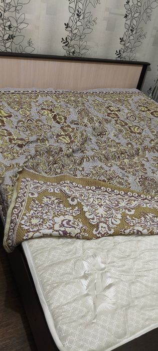 двухспальная кровать