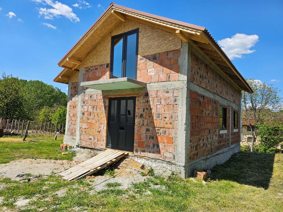 Teren si casa in constructie in SAT Fedelesoiu, jud. Valcea