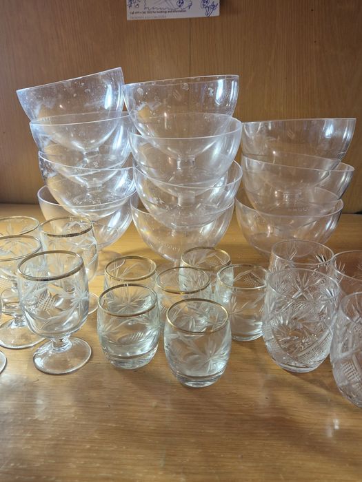 Отдам рюмки и креманки