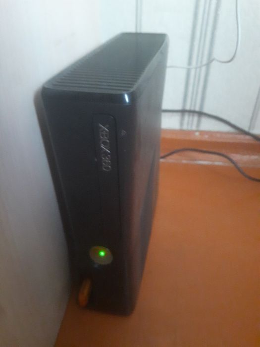 СРОЧНО ТОРГ Прошитый Xbox 360 slim + 2 геймпада