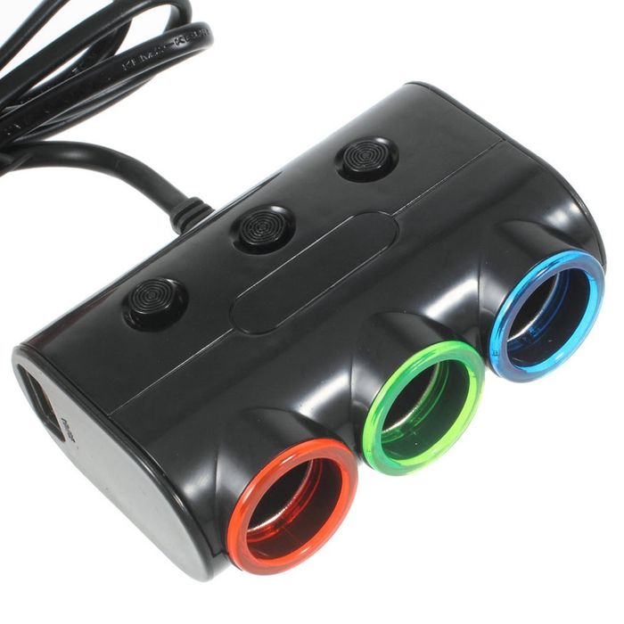 Мултифункционално зарядно за кола - 2 USB порта и 3 гнезда за запалка