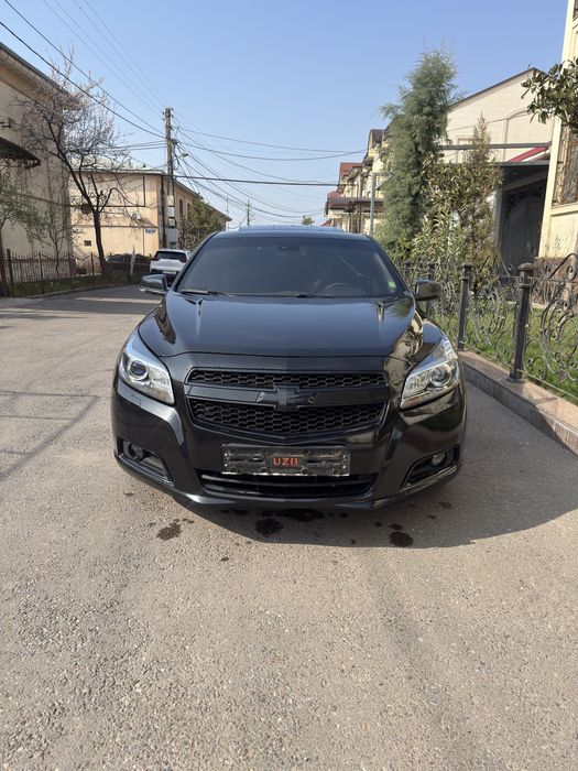 Малибу 1 позится 3