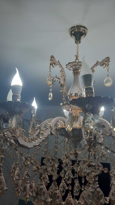 Люстра восьми рожковая