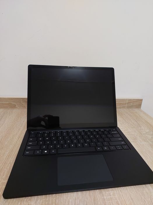 Microsoft surface laptop 5  16/512 ideal