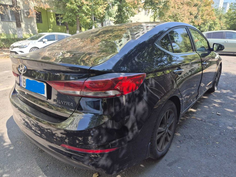 De vanzare Hyundai Elantra 1.6 MPi Highway 2017 Benzina Manuala culoare negru | Unic Proprietar | 2 Seturi Jante + Anvelope