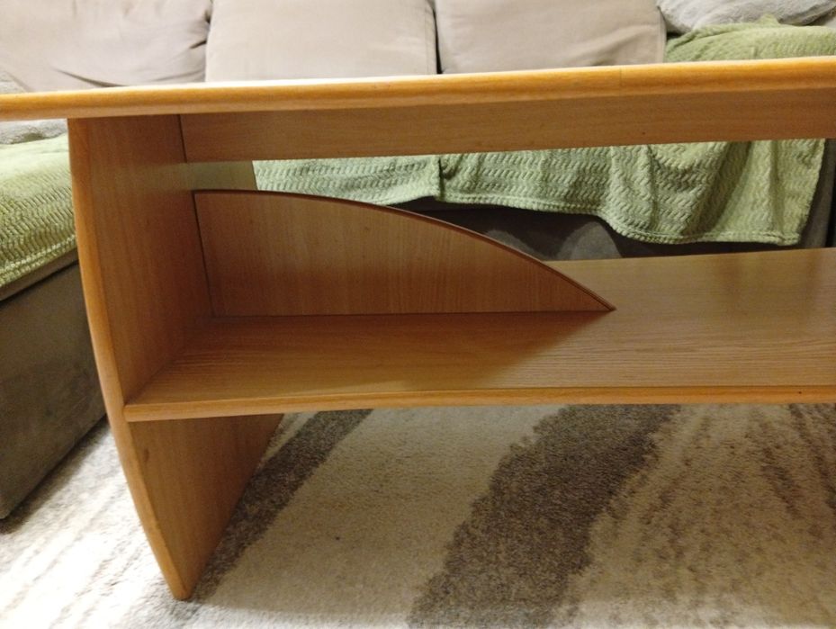 Продавам Холна маса