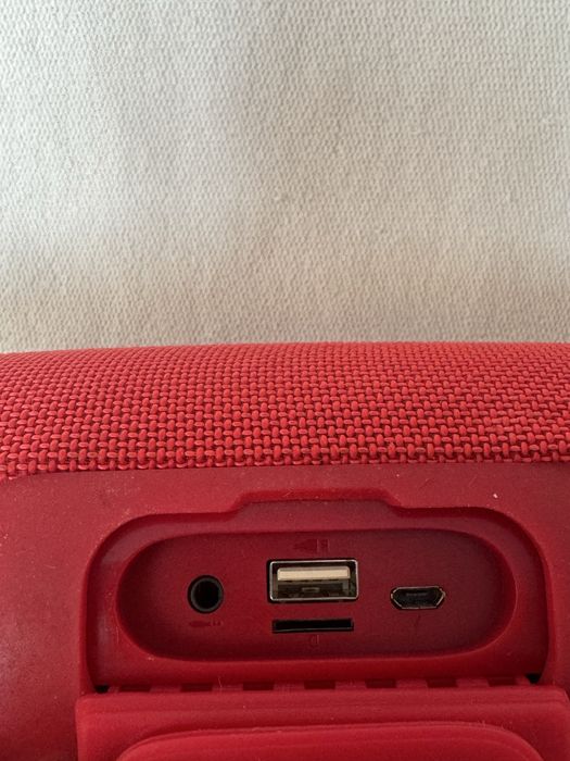 Преносима bluetooth тонколона JBL CHARGE 3
