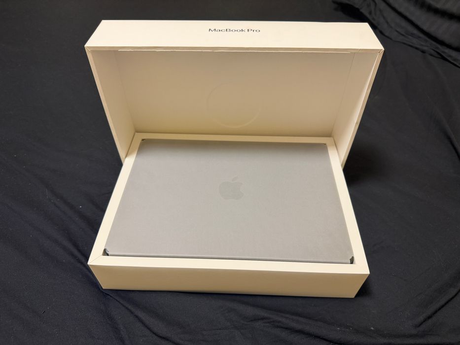 Macbooc Pro M4 Chip 16GB Ram 512GB storage