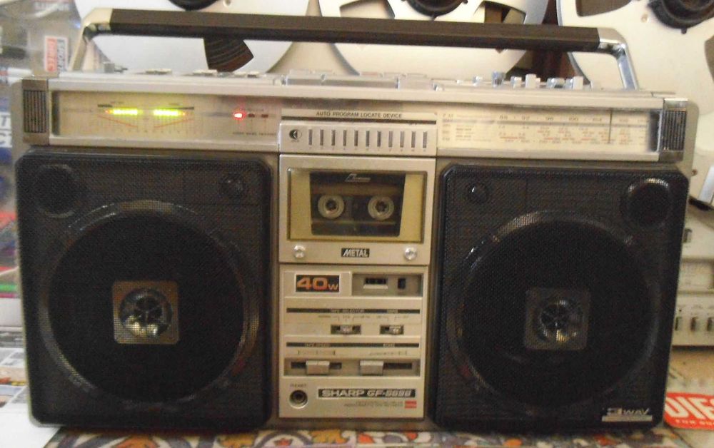 SHARP Gf 9696z/ AMFM /radio tape recorder
