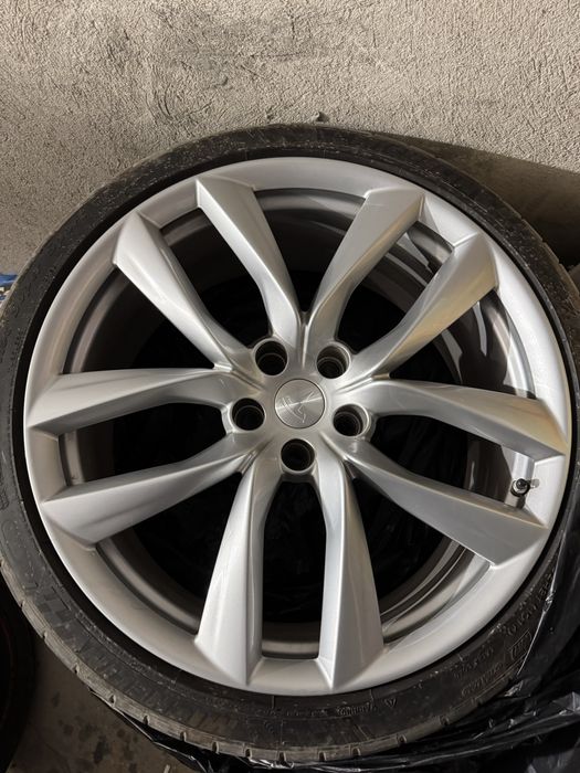 Tesla S ARACHNID 21” 5X120