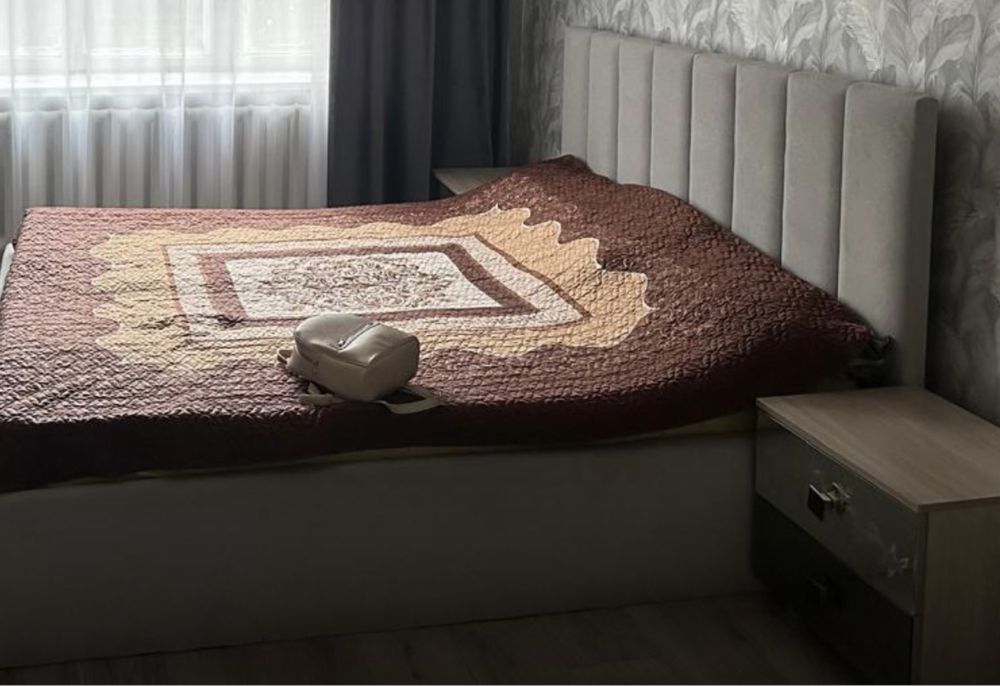 Продам кровать и 2 тумбочки