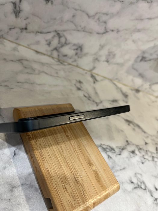 Продам iPhone 16e