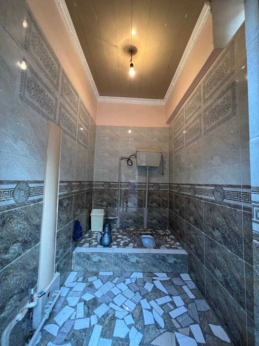 Uchastka sotiladi Sergeli tuman 4.2 sotix 8 ta xona 9chi oshxona