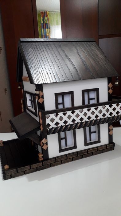 Коттедж-копилка из дерева