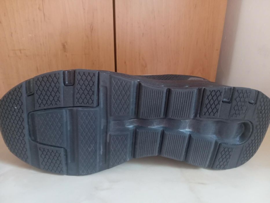 De vânzare adidași și ghete