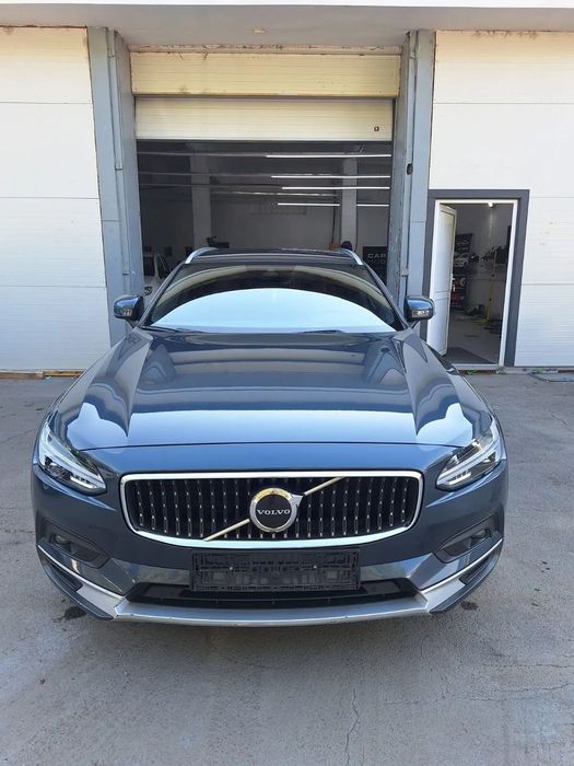 Volvo V90 Cross Country- pr proprietar-persona fizica, înmatriculată cu nr negru
