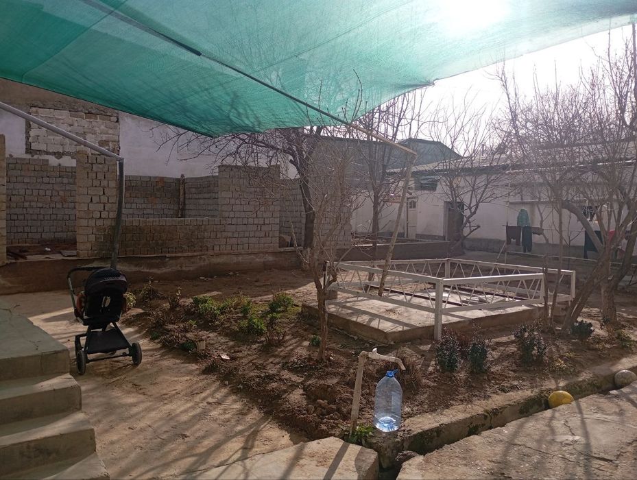 Uy sotiladi 6 sotix 7 xona remont ortacha