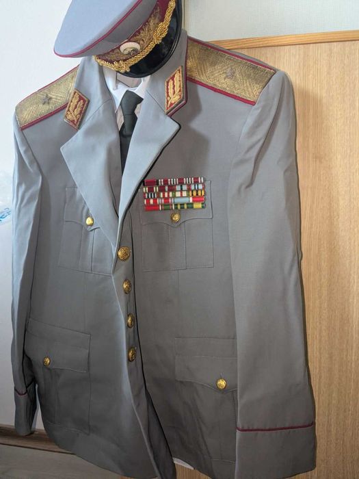 Униформи от Генерали от БНА