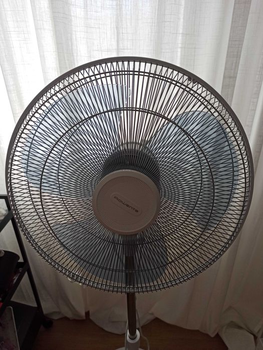 Ventilator cu picior Rowenta Essential+ 3 viteze, diametru 40 cm, Alb