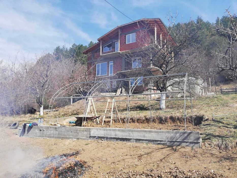 Продава се Къща в Дупница - 300 кв.м за 136 €/кв.м - Снимка #2