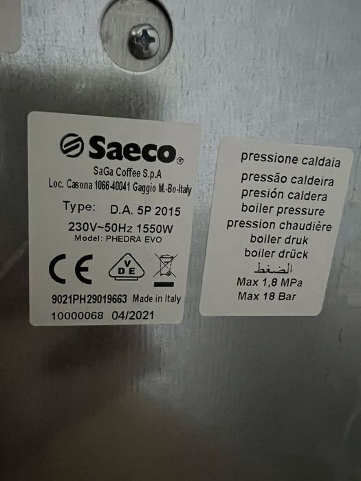 Продам профессиональную кофемашину “Saeco”.