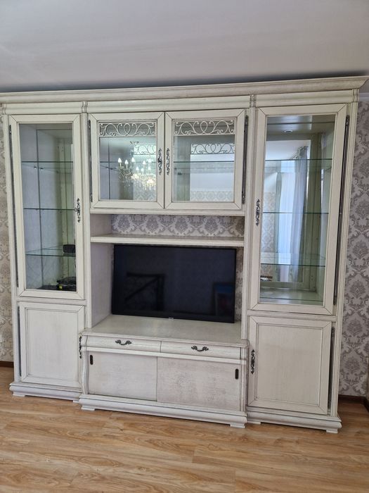 Продам горку для гостиной