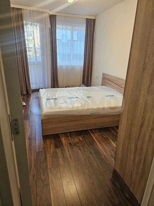 Тристаен апартамент под наем в района на Спортна зала