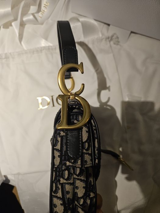 Geanta Dior, noua, din piele, exact ce este in magazin Dior