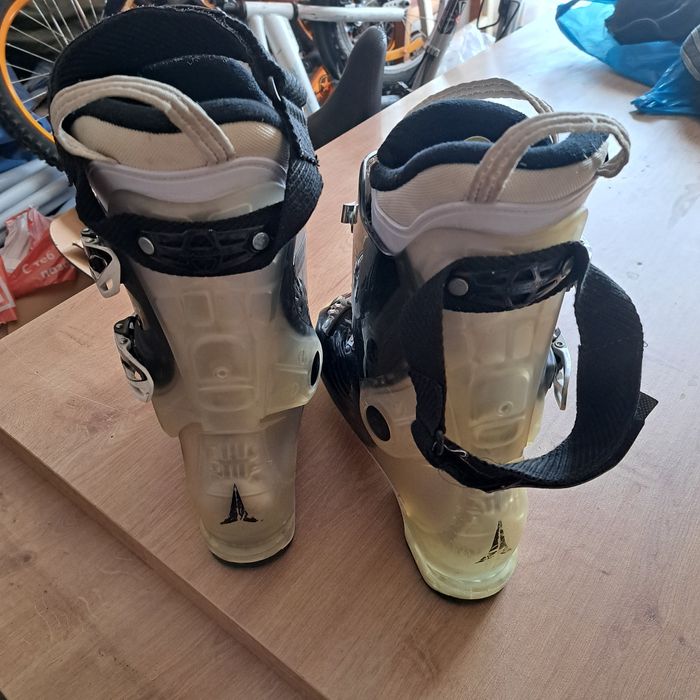 ски обувки атомиг