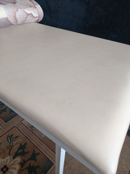 Кушетка большая очень крепкая подходит для массажа