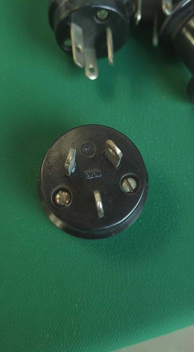 Вилка трехполюсная с плоскими контактами СССР