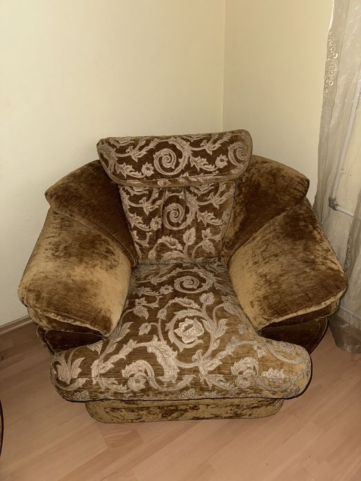 Продам диван и два кресла