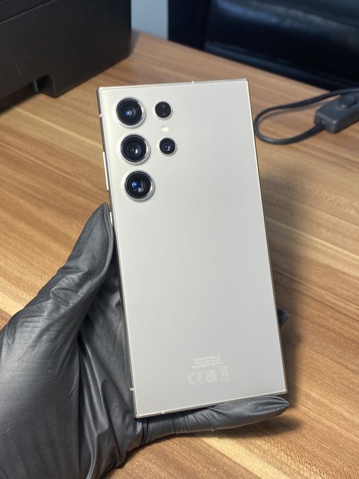 Samsung Galaxy S24 Ultra • 256 GB • Titanium Gray