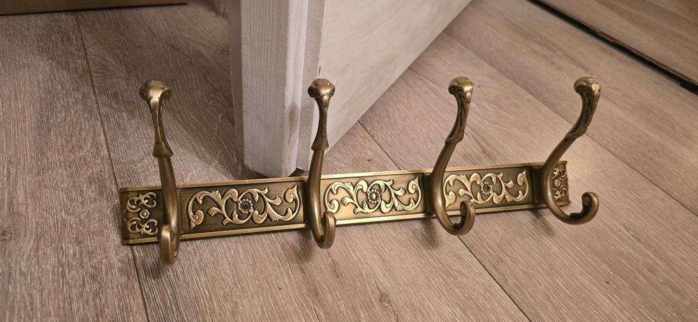 Алуминиева закачалка в барокови декоративни елементи, 39см