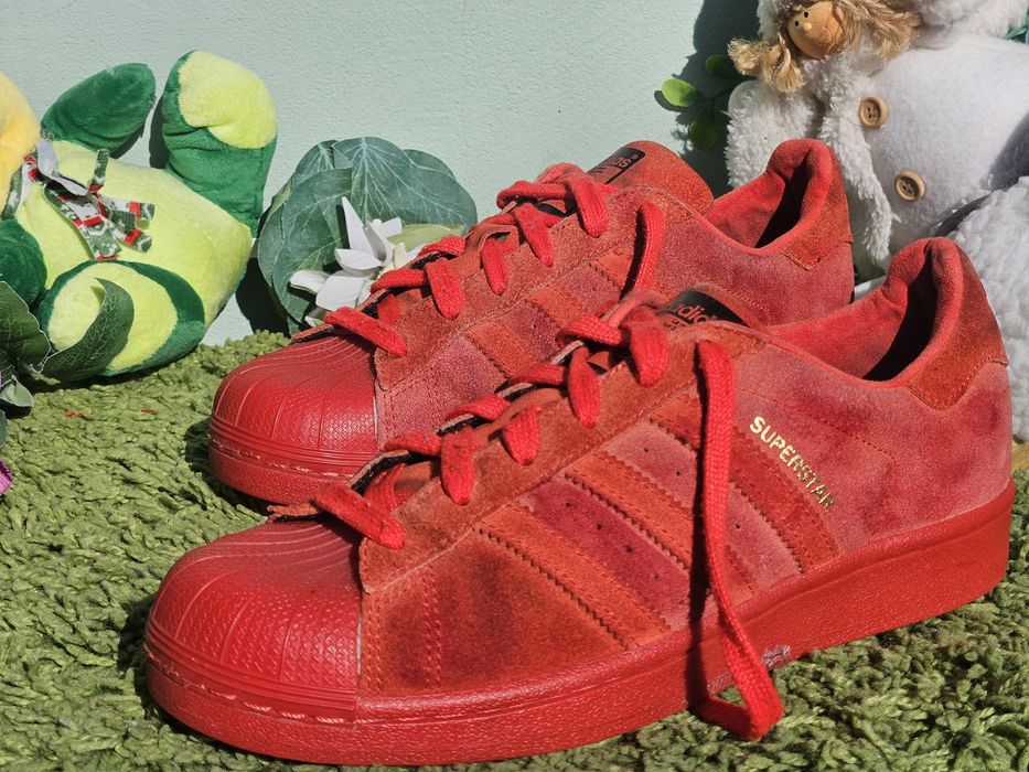 Adidas superstar в червено