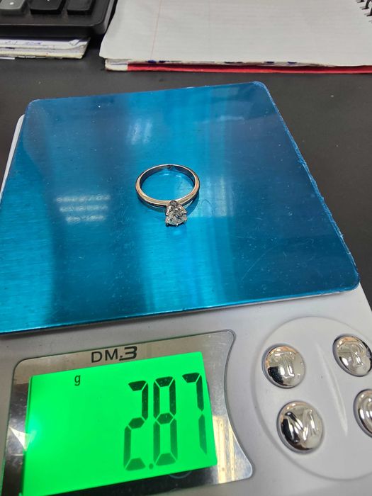 Дамски пръстен с диаманд