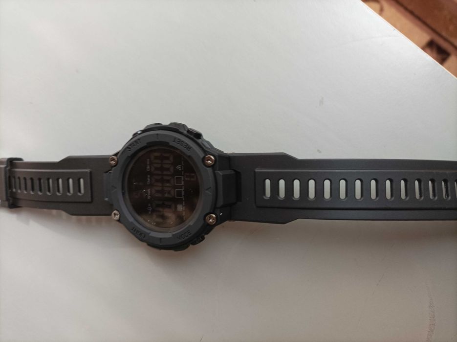 Чисто нов мъжки часовник