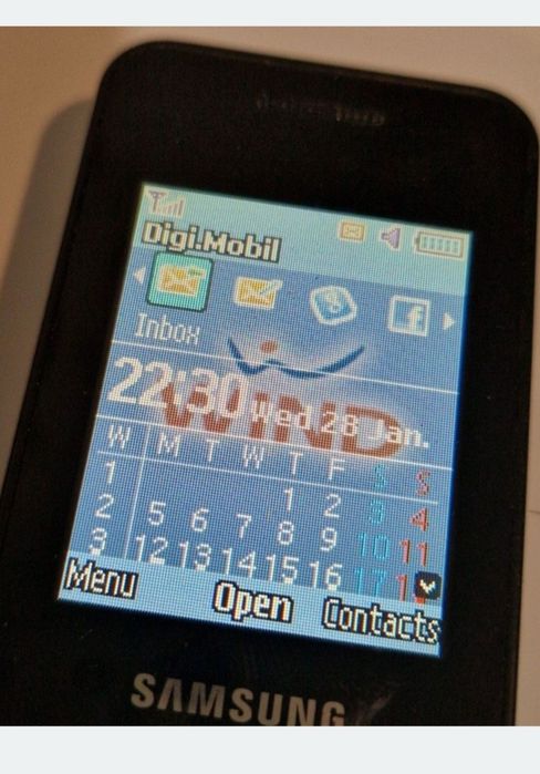 Telefon cu defect la mufa de încărcare