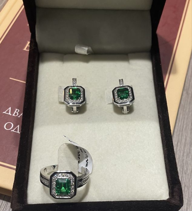 Набор с   Натураьным  Изумрудом и брильянтами .