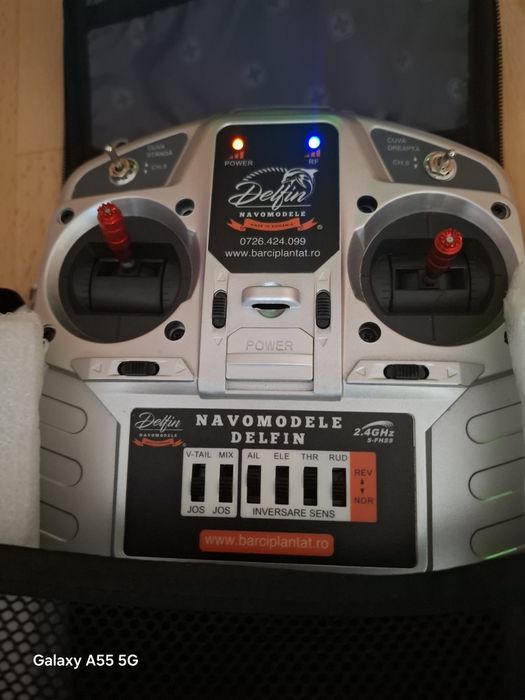 Barca plantat Delphin