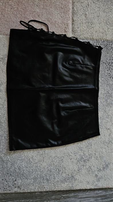 Секси черна мини пола с висока талия